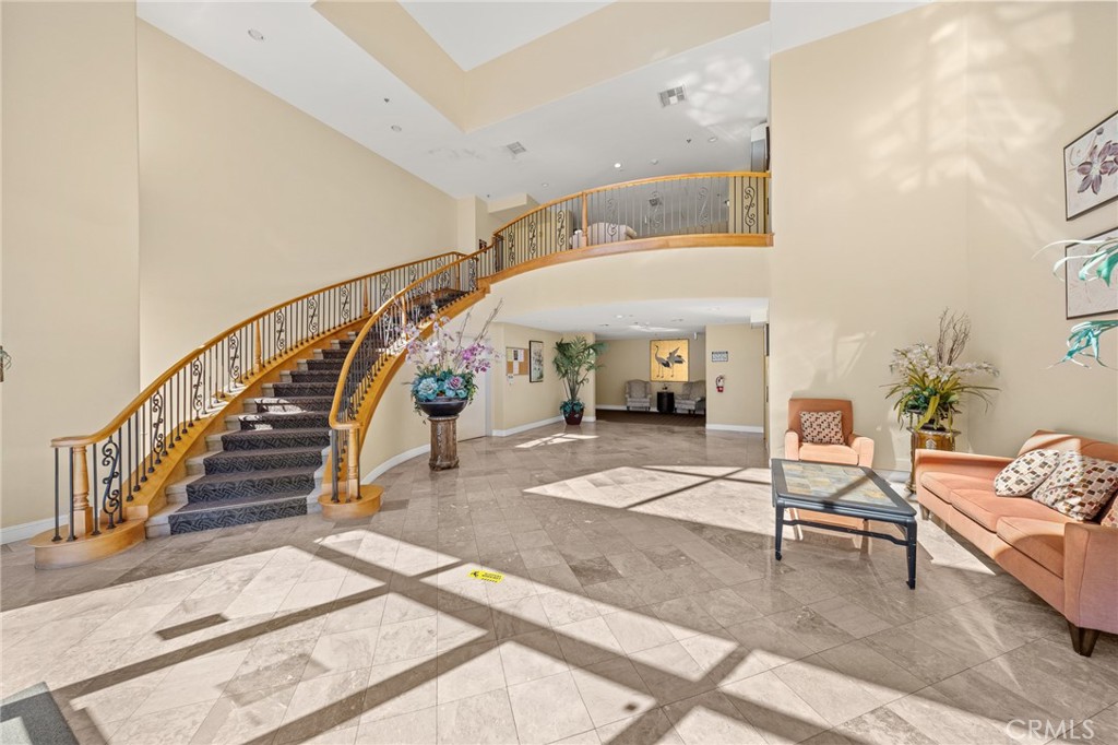 13798 Roswell Avenue B279