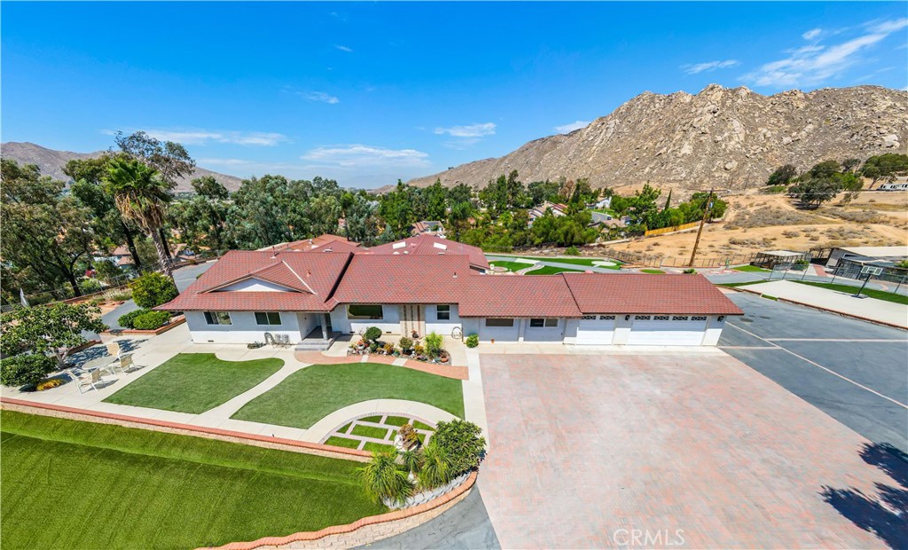 10374 Lake Summit Drive