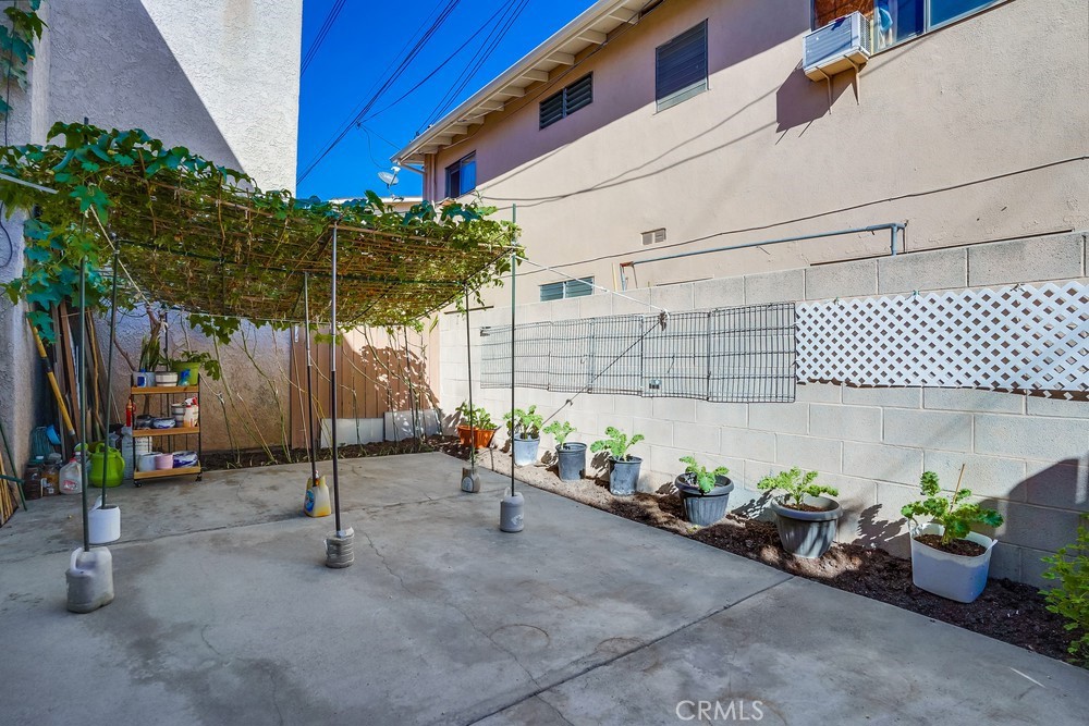 11105 Lower Azusa Road B