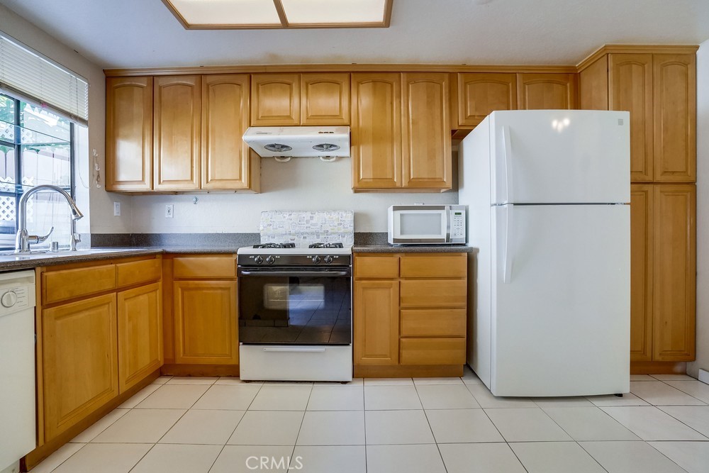 11105 Lower Azusa Road B