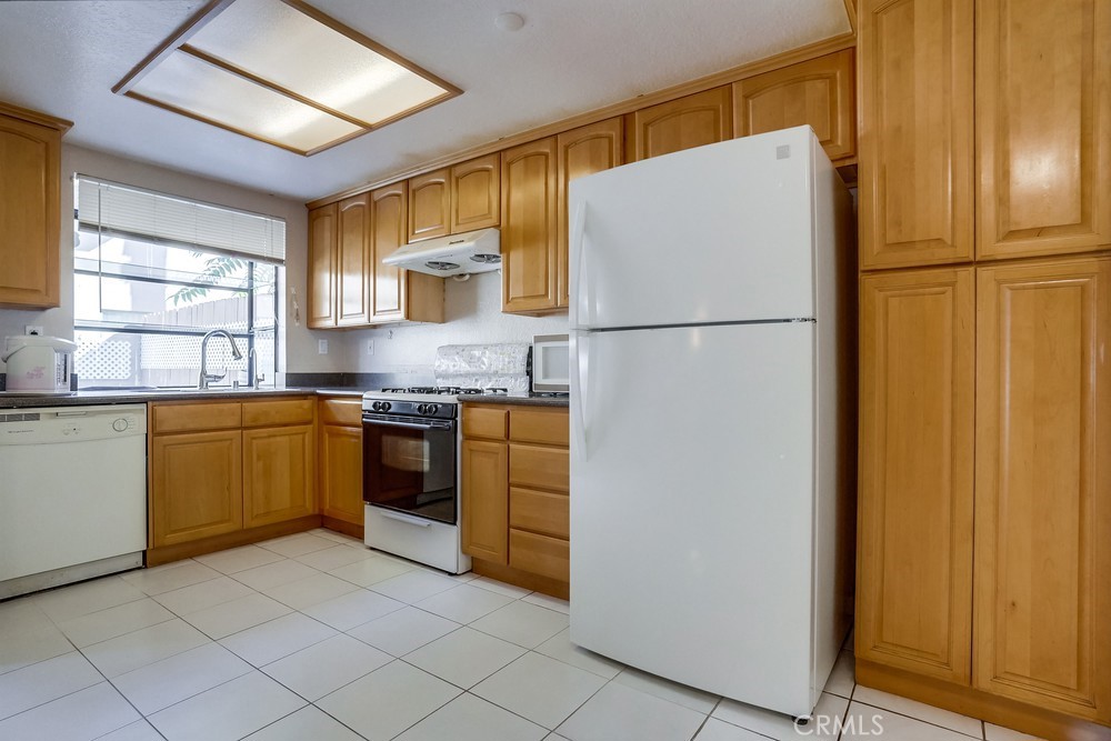 11105 Lower Azusa Road B