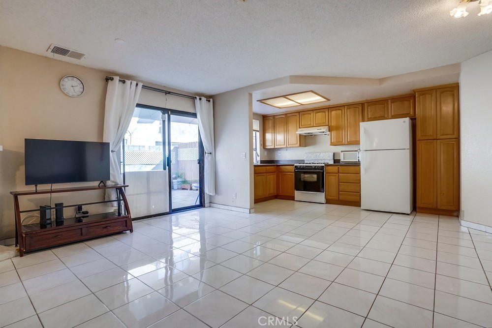 11105 Lower Azusa Road B