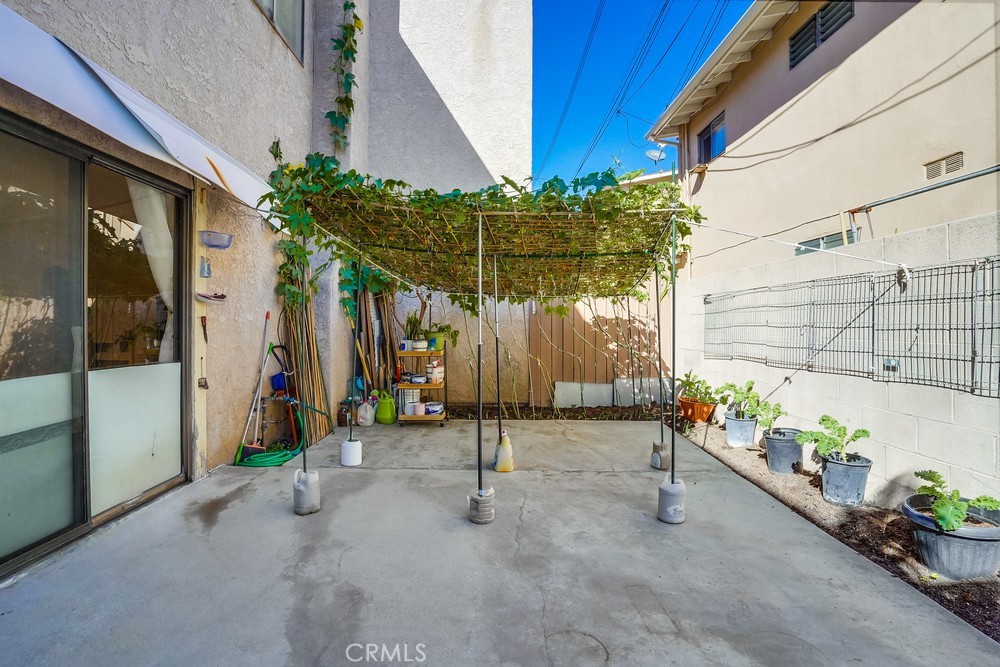 11105 Lower Azusa Road B