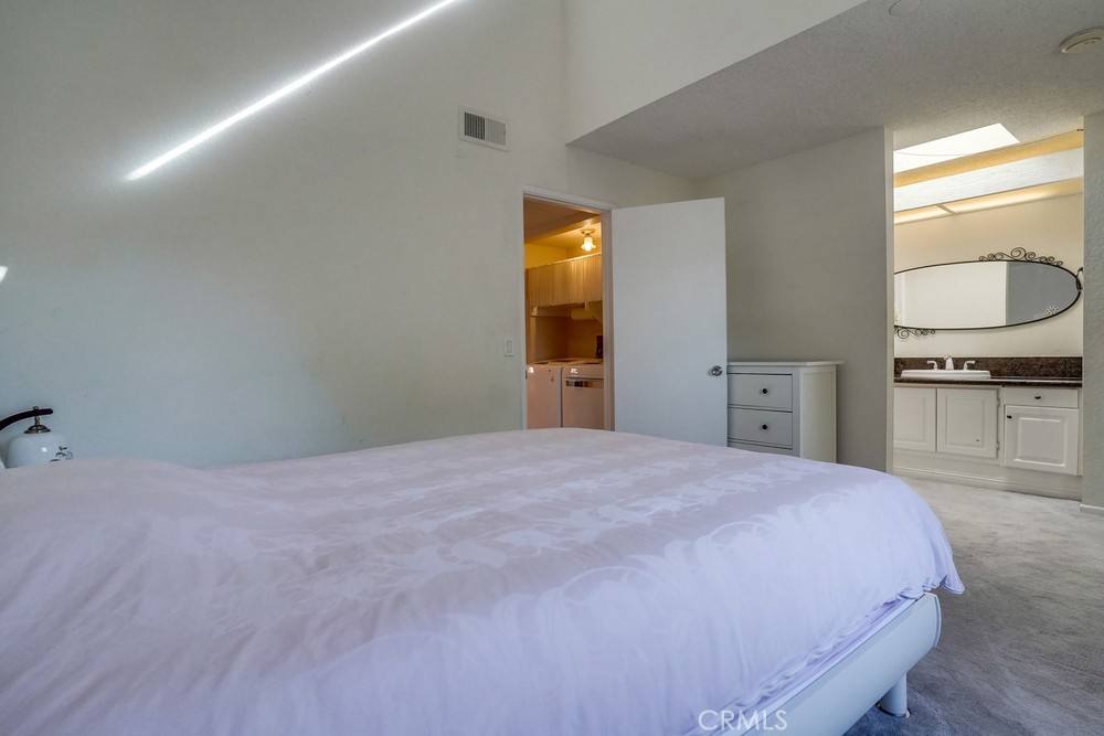 11105 Lower Azusa Road B