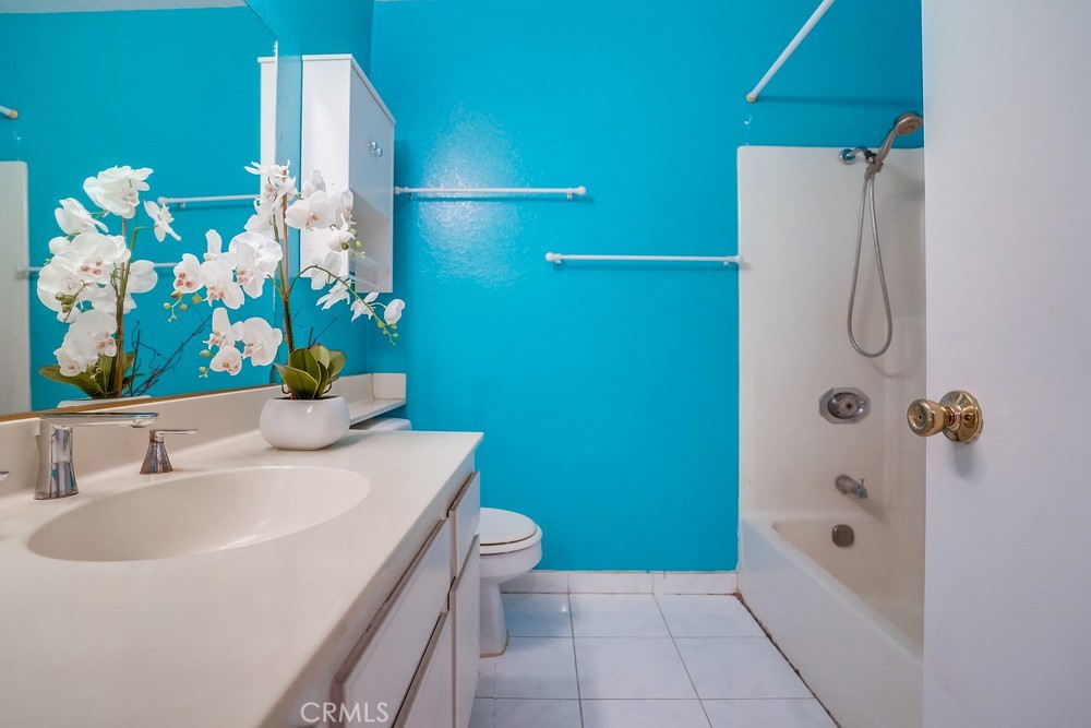 11105 Lower Azusa Road B