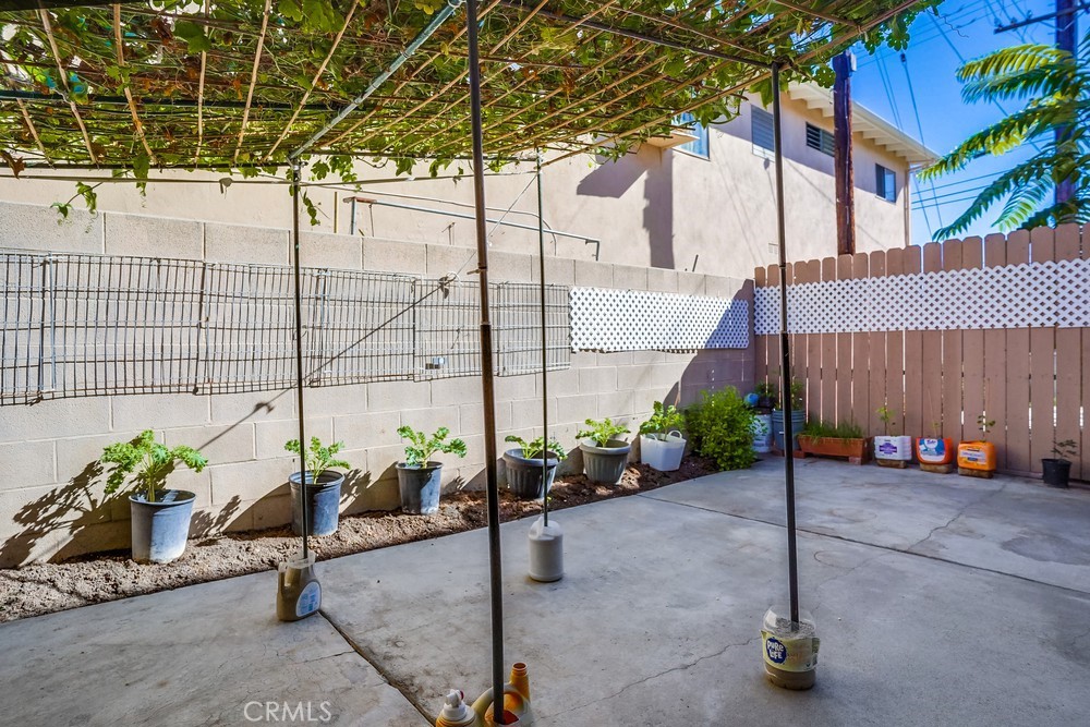 11105 Lower Azusa Road B