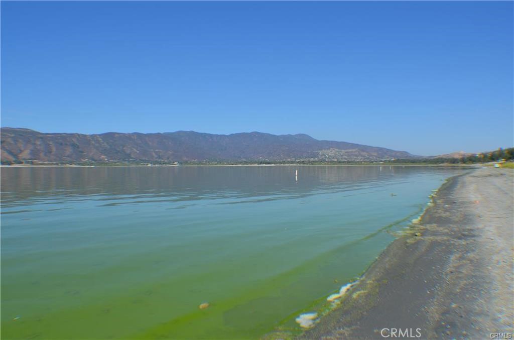 1000 N Lakeshore Dr E