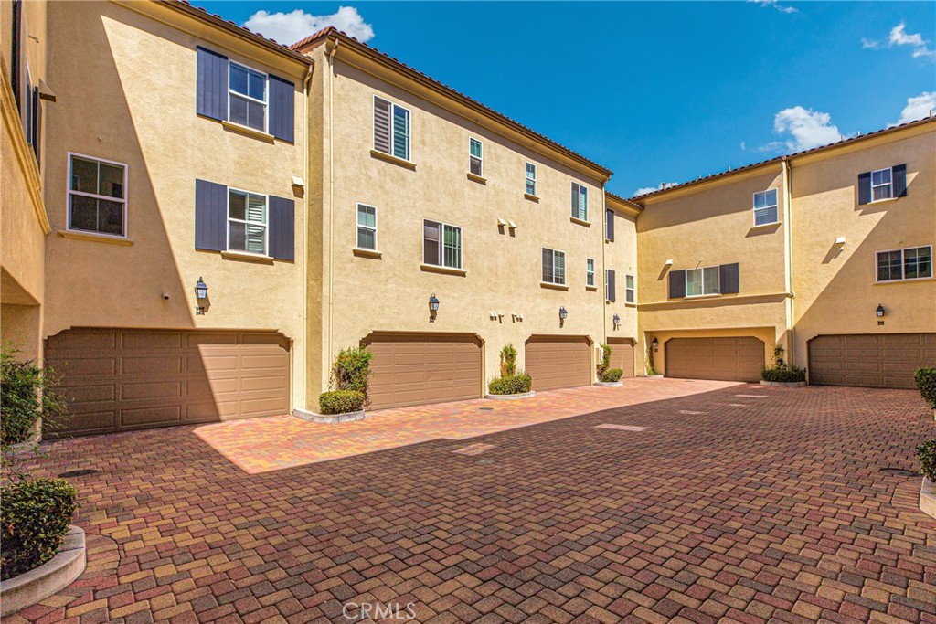 933 Terrace Lane W 7