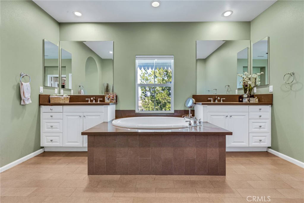 933 Terrace Lane W 7