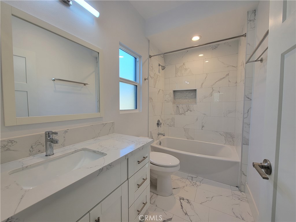 116 N Oak Avenue