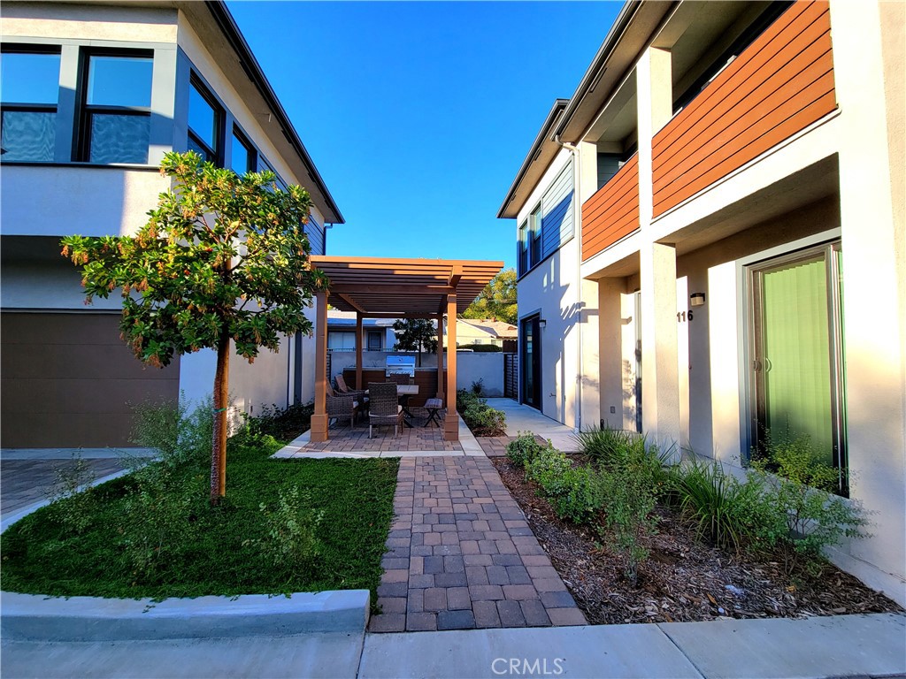 116 N Oak Avenue