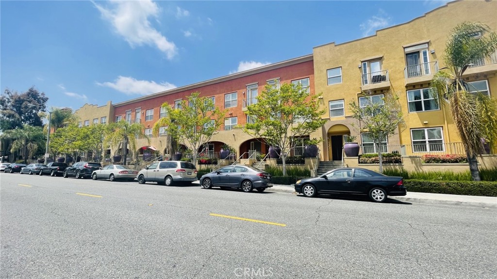 89 E Commonwealth Avenue 1K