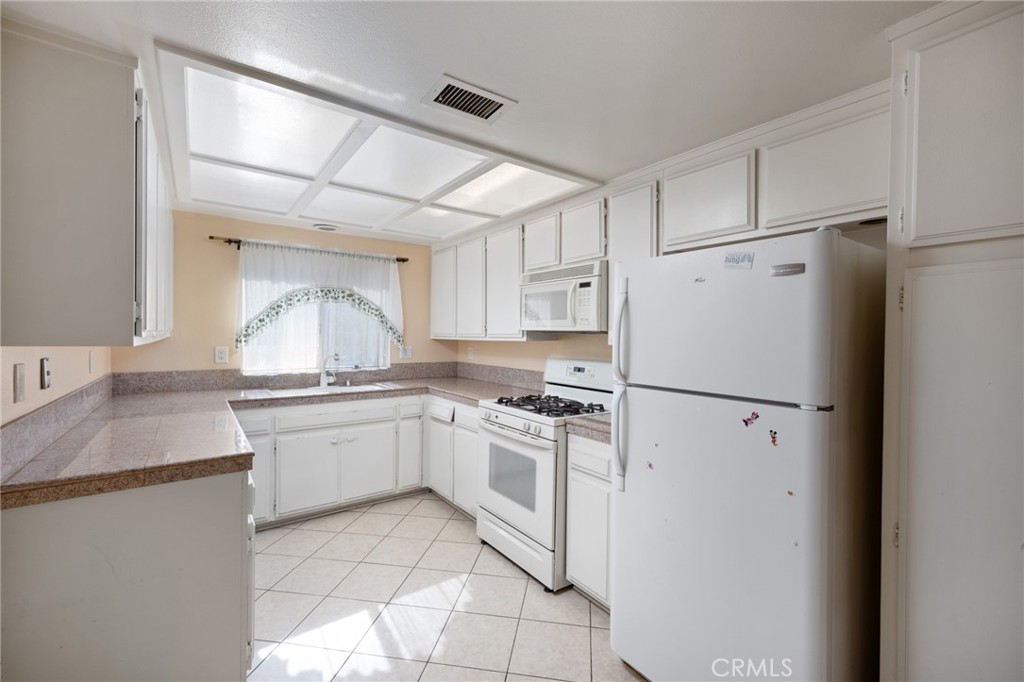 2107 N Derek Drive 4