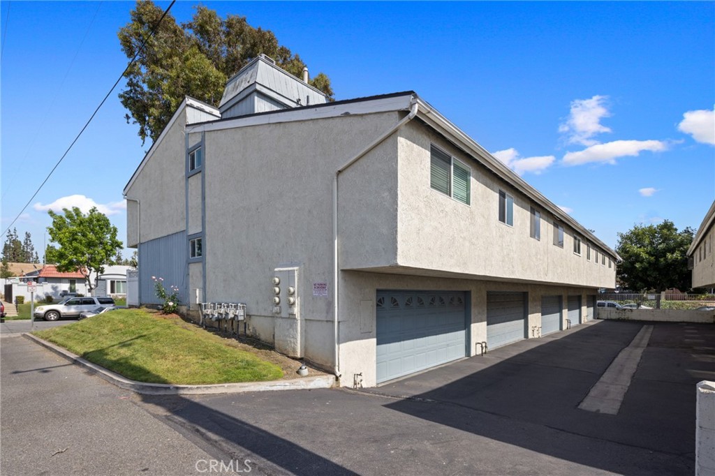 2107 N Derek Drive 4