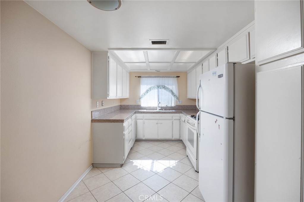 2107 N Derek Drive 4