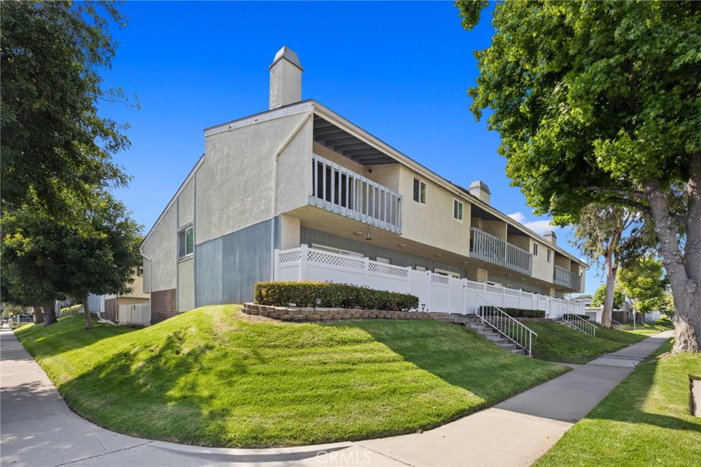 2107 N Derek Drive 4