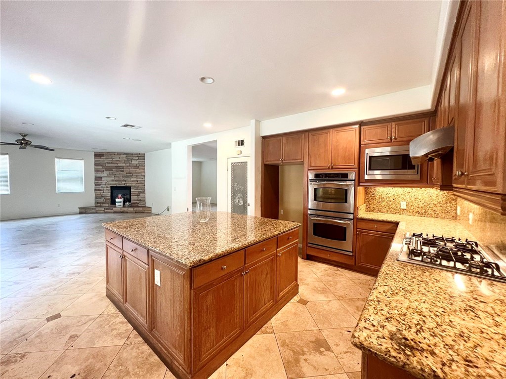 1731 Crest View PL