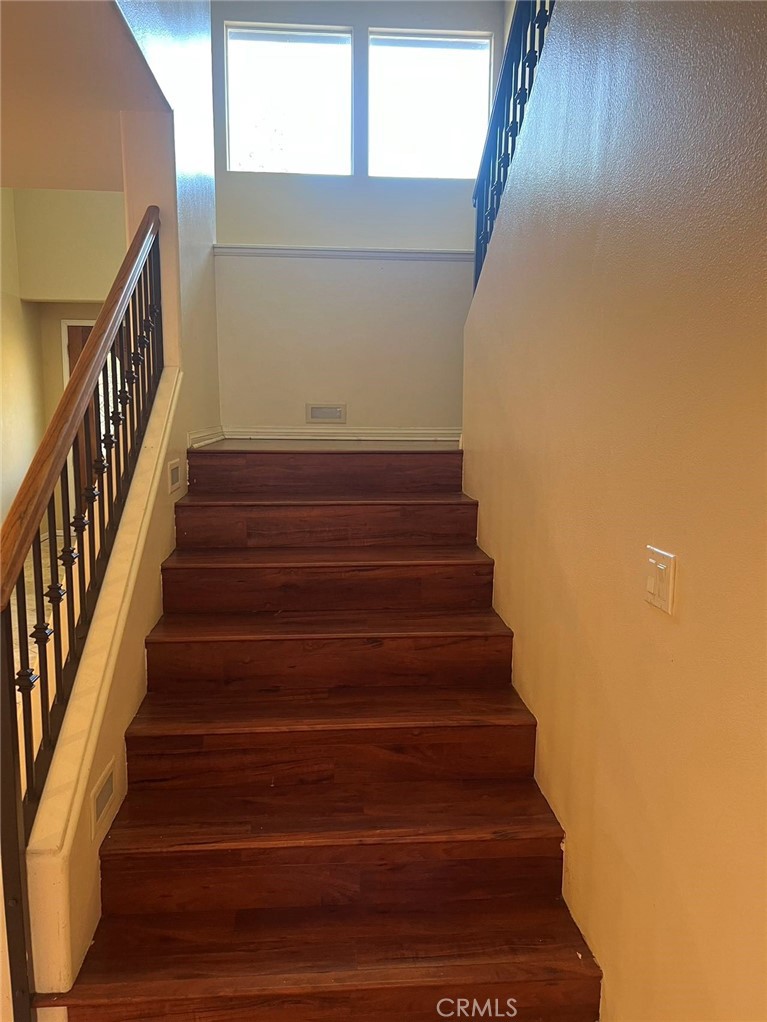 1731 Crest View PL
