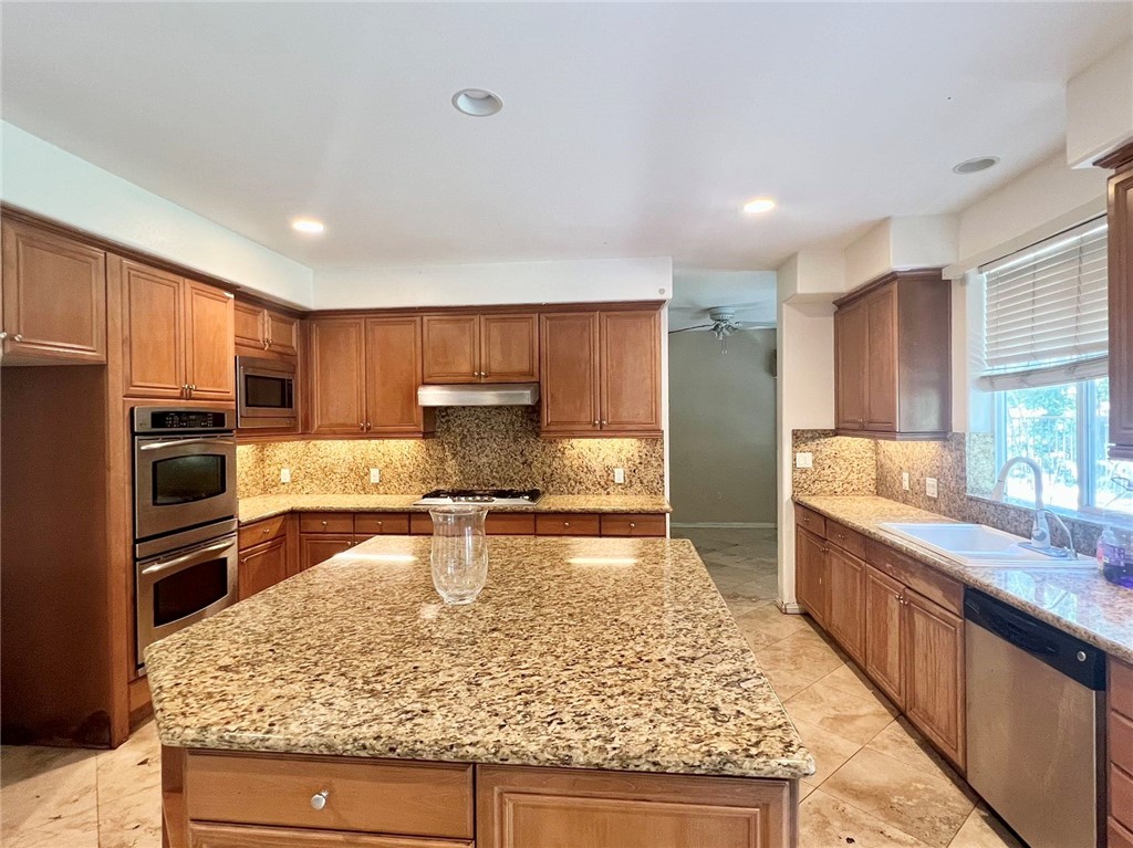 1731 Crest View PL