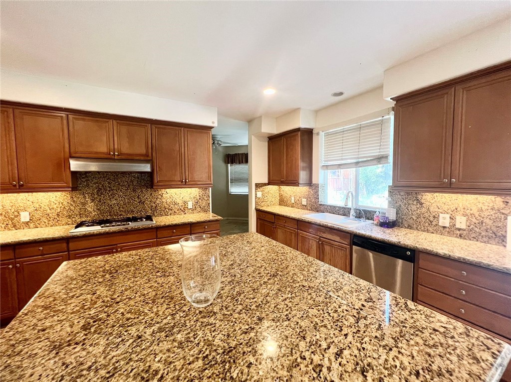1731 Crest View PL
