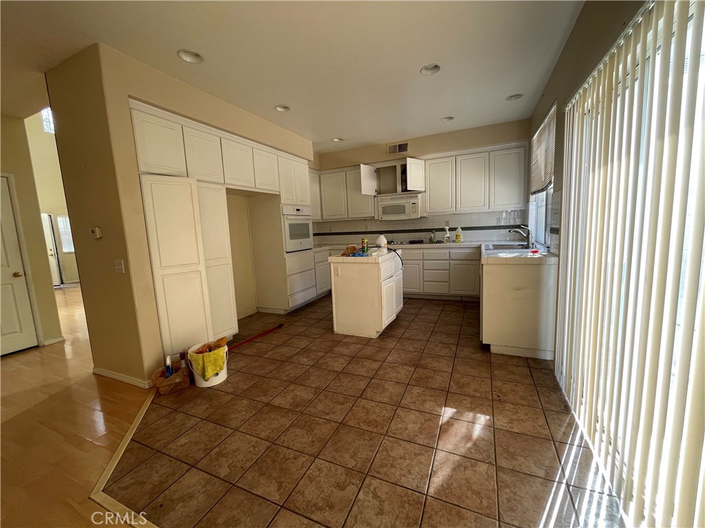 5404 Gateway Drive