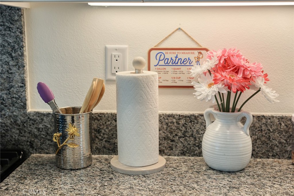 1614 W Bushell Street