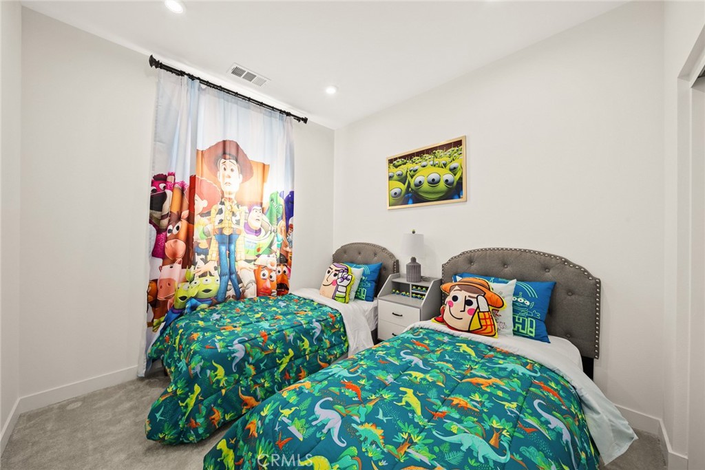 1614 W Bushell Street