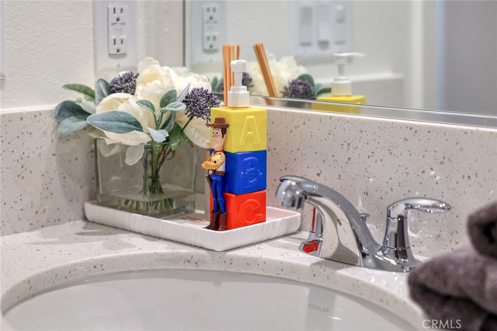 1614 W Bushell Street