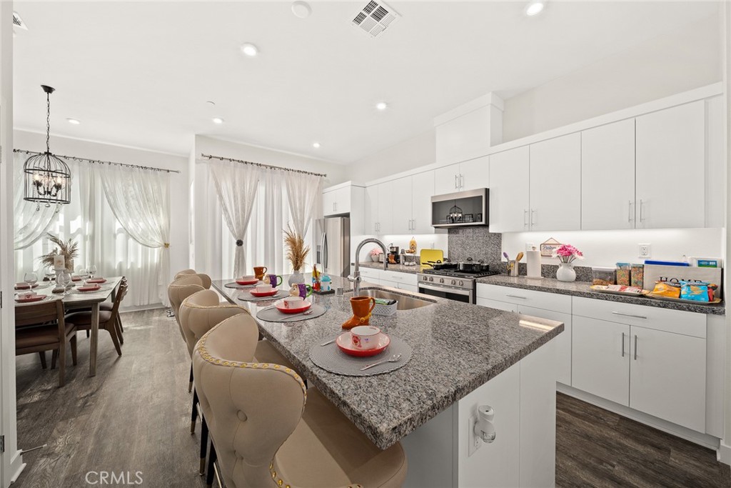 1614 W Bushell Street