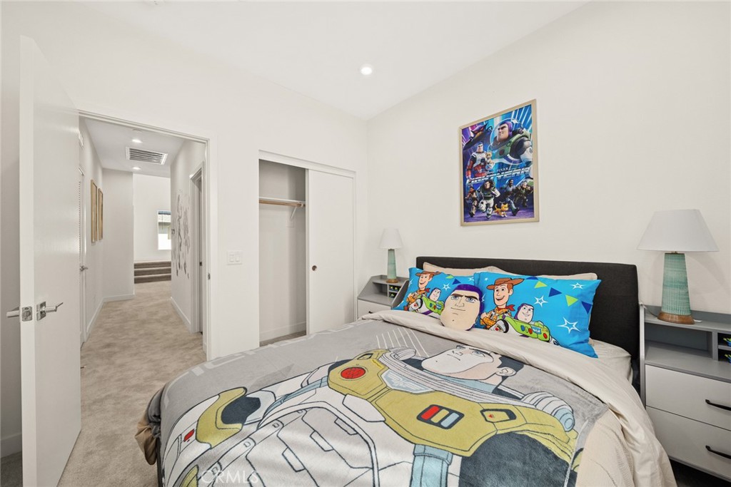 1614 W Bushell Street