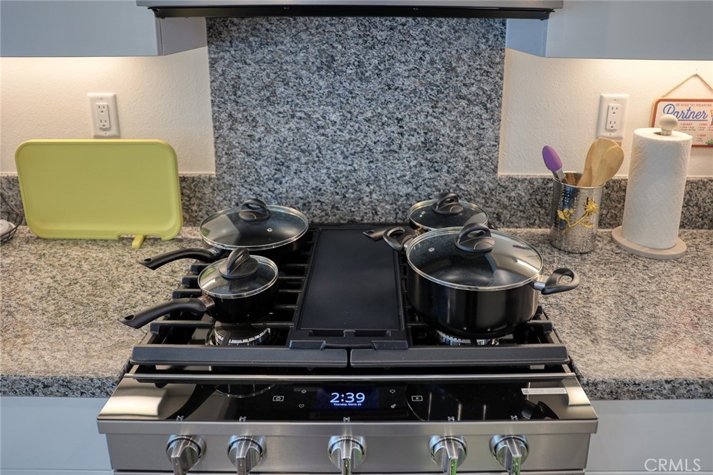 1614 W Bushell Street