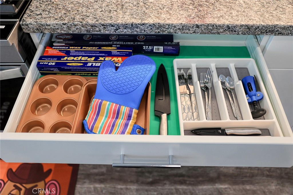 1614 W Bushell Street