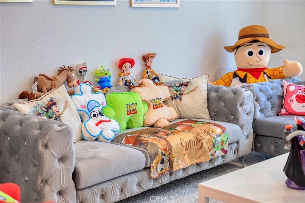 1614 W Bushell Street