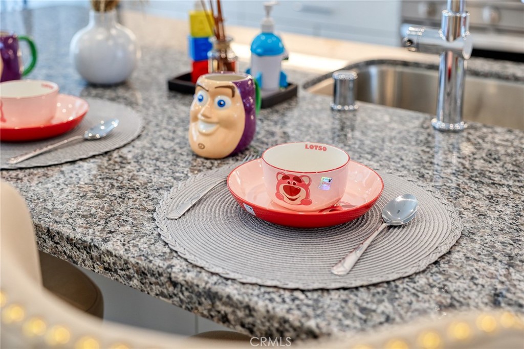 1614 W Bushell Street