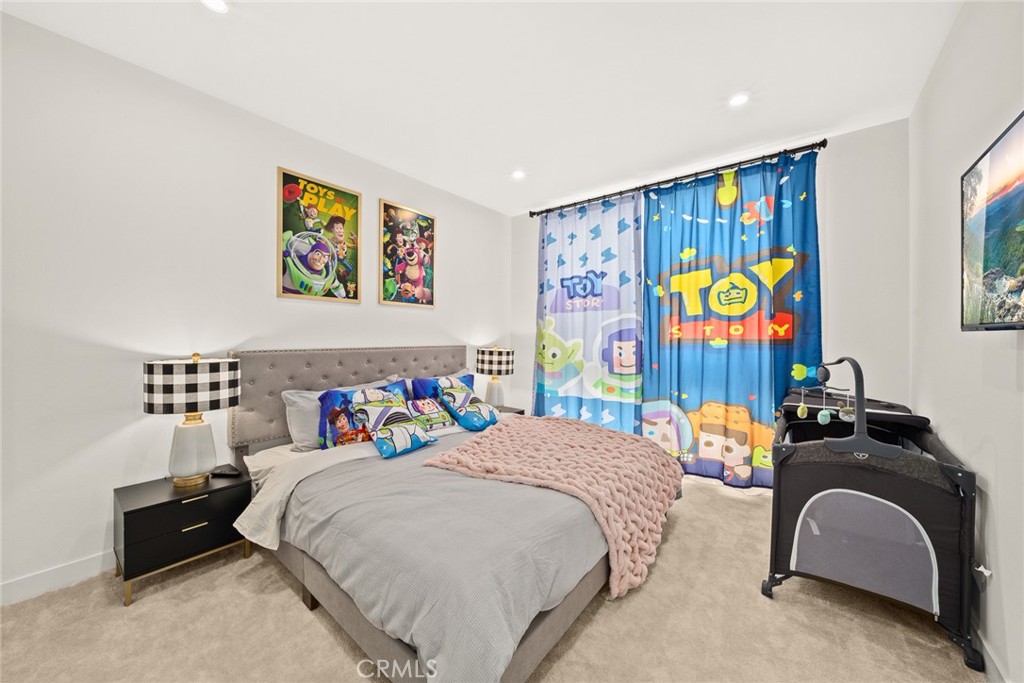 1614 W Bushell Street