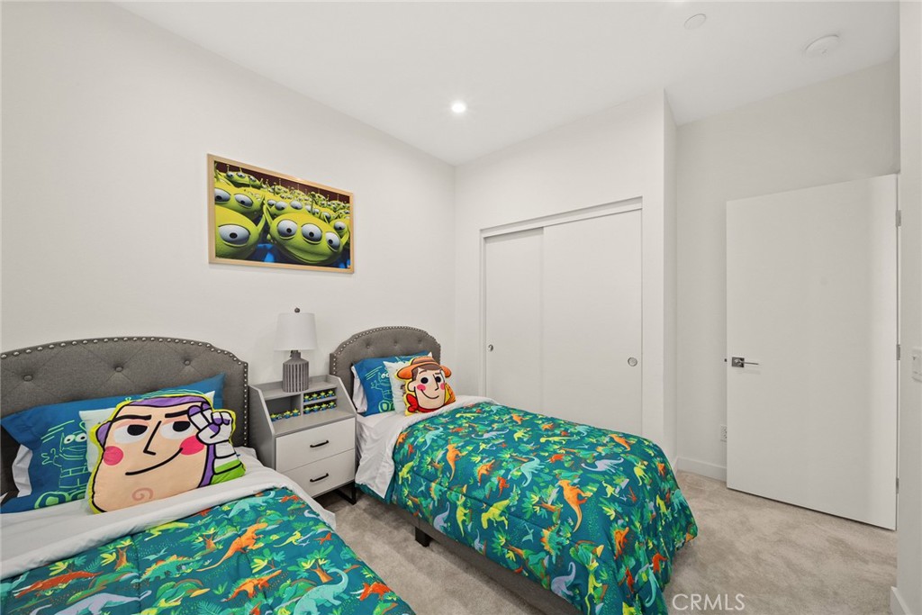 1614 W Bushell Street