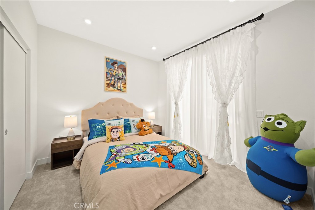 1614 W Bushell Street