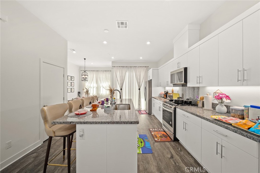 1614 W Bushell Street