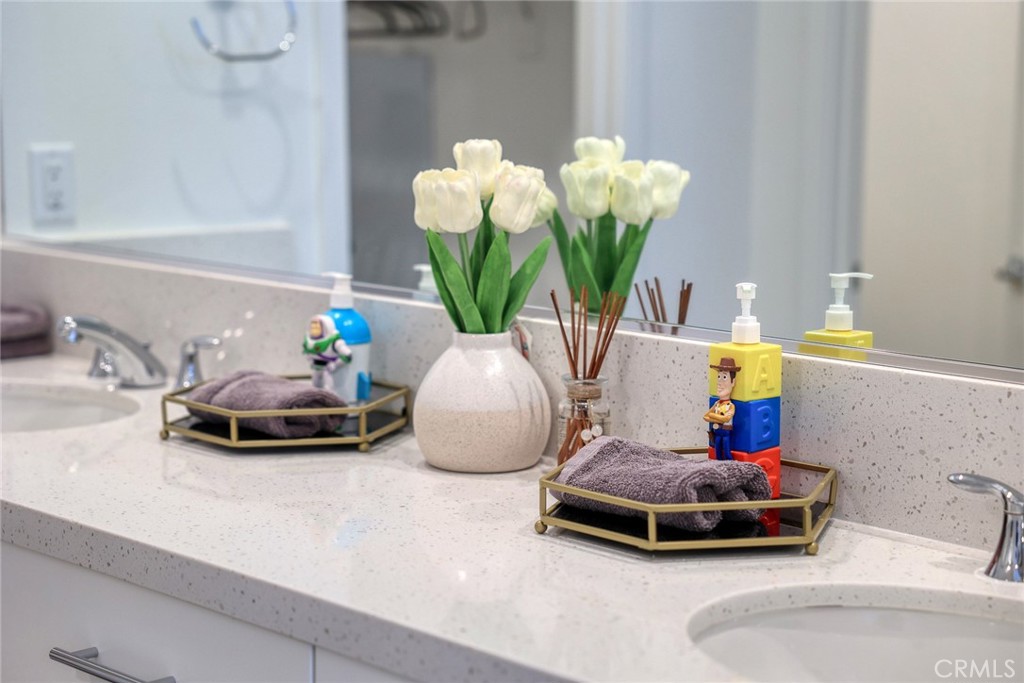 1614 W Bushell Street