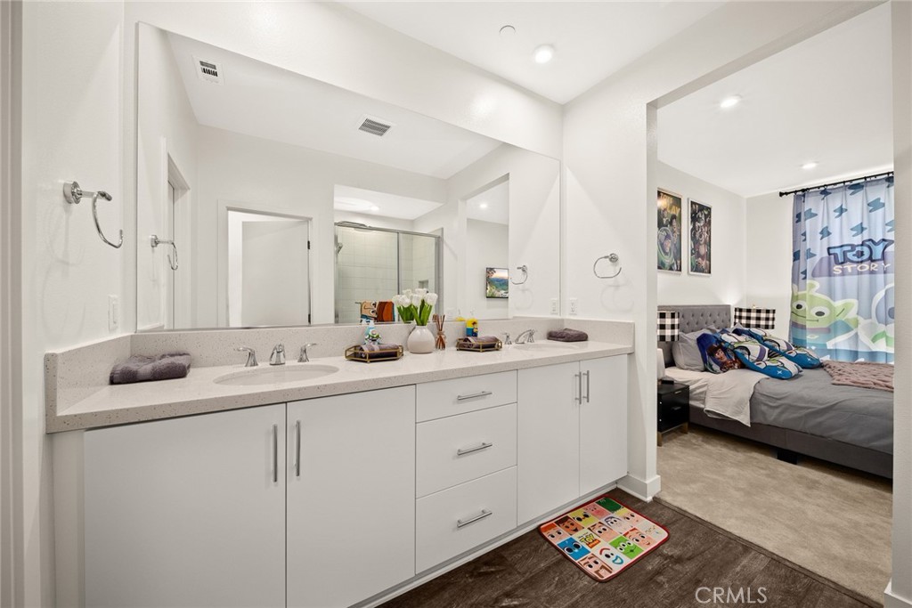 1614 W Bushell Street