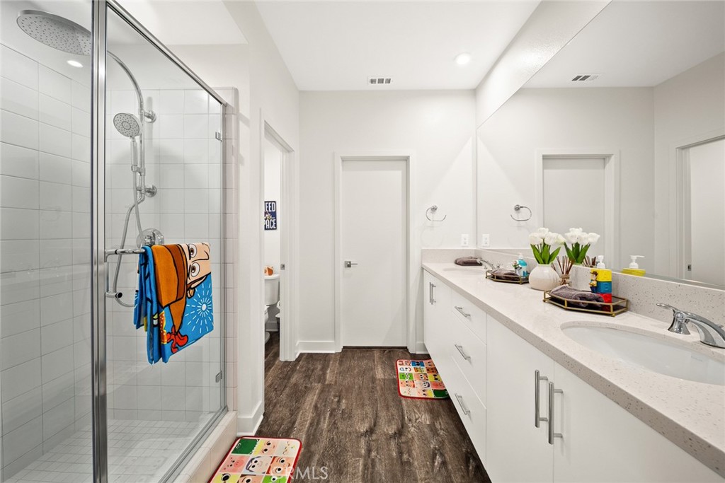 1614 W Bushell Street