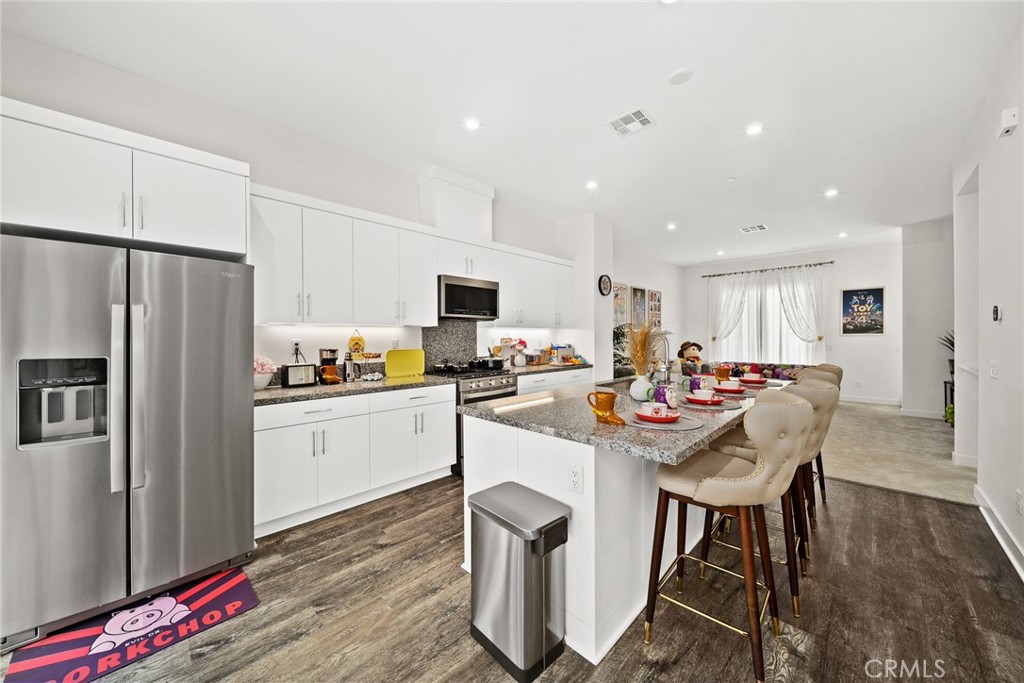 1614 W Bushell Street