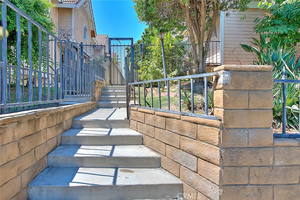 117 N Moore Avenue E