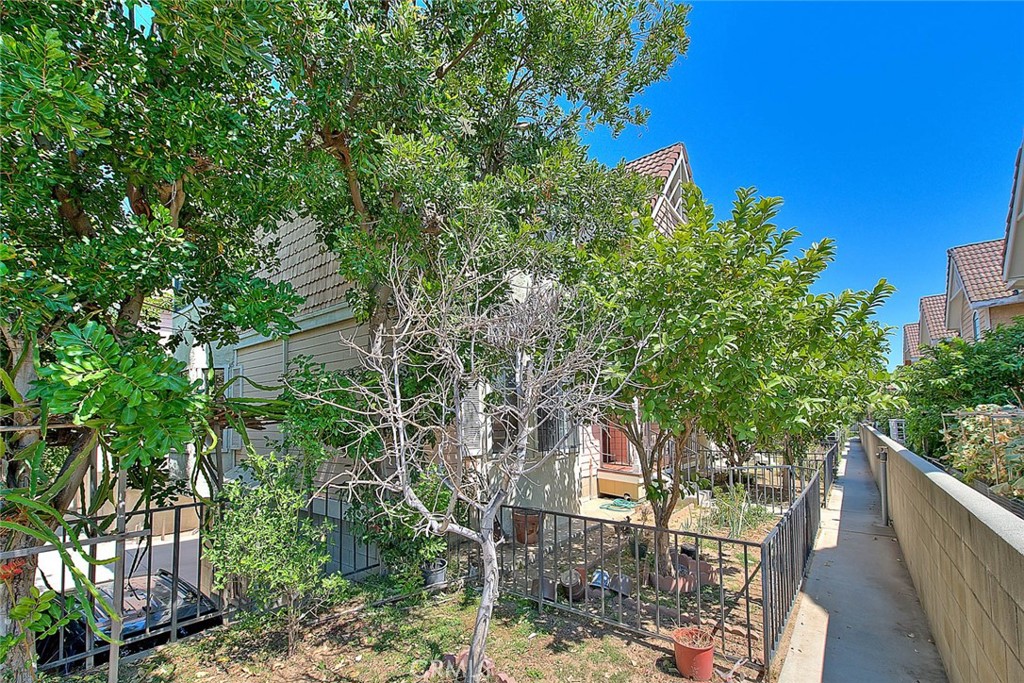 117 N Moore Avenue E