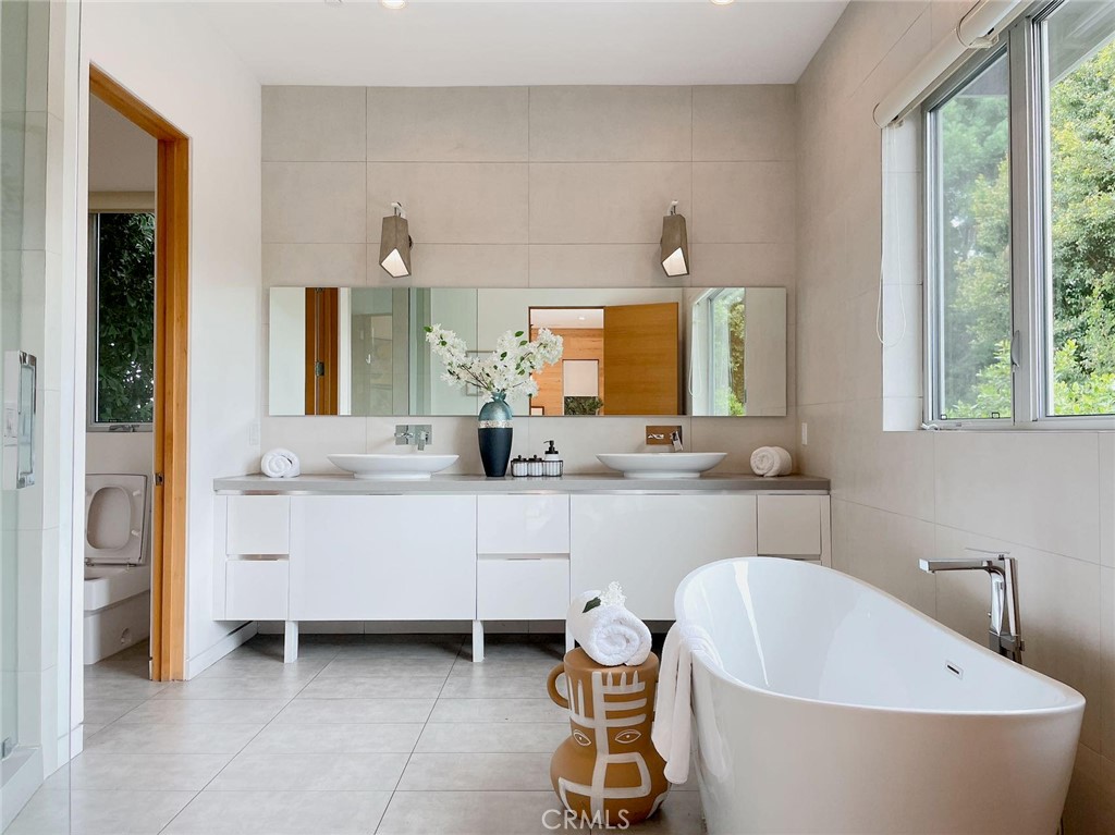 737 N Cherokee Avenue