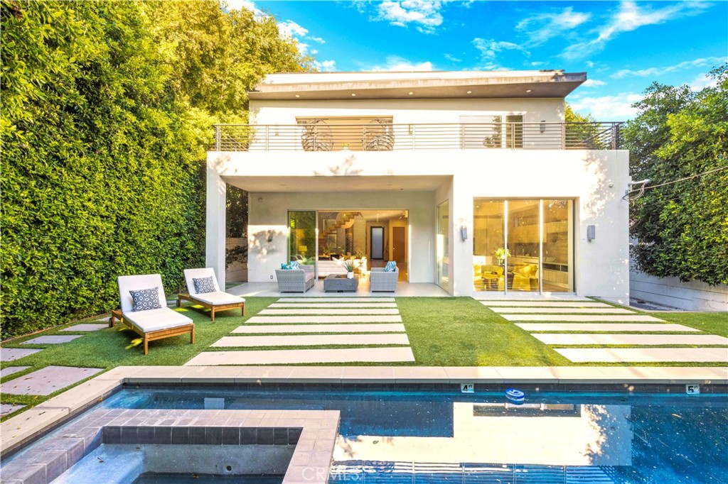 737 N Cherokee Avenue