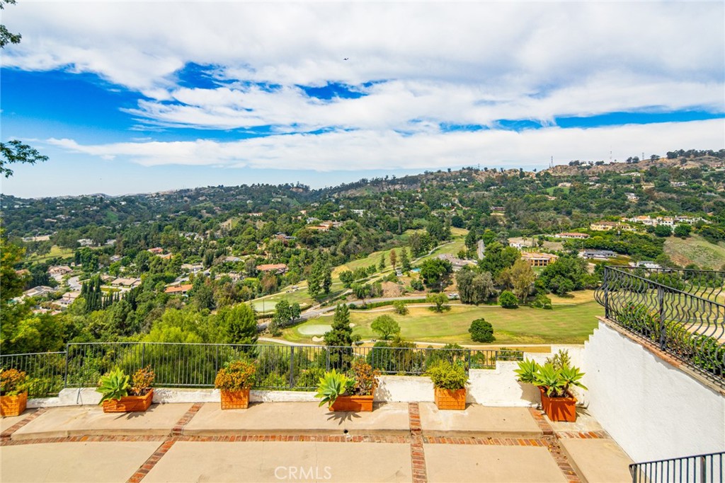 657 E Avocado Crest Road