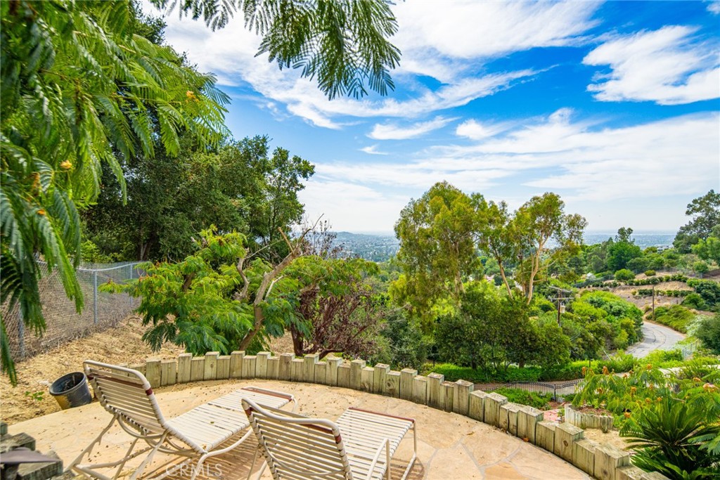 657 E Avocado Crest Road