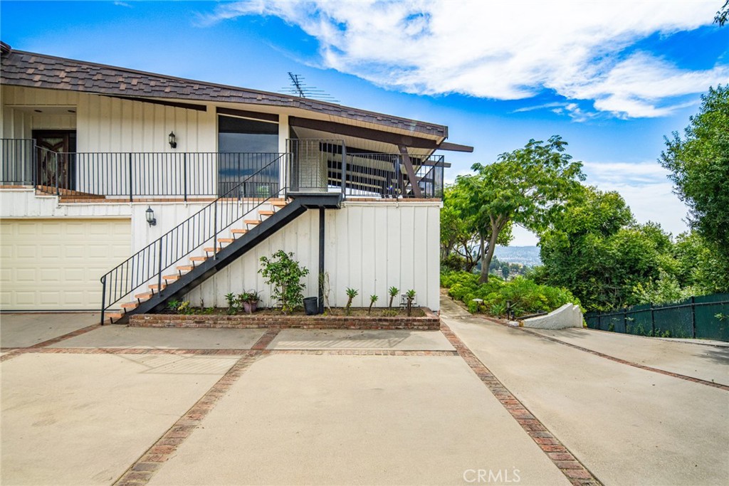 657 E Avocado Crest Road