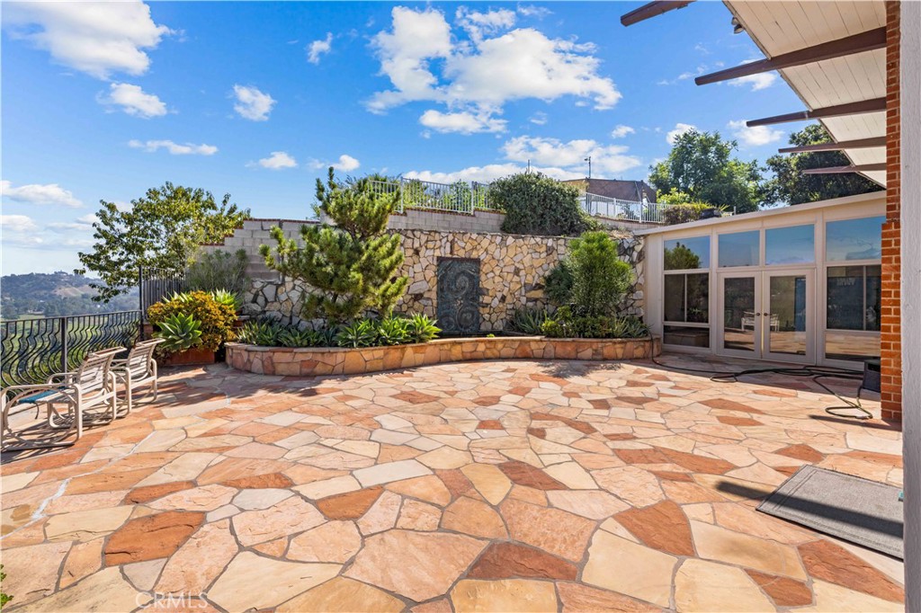657 E Avocado Crest Road